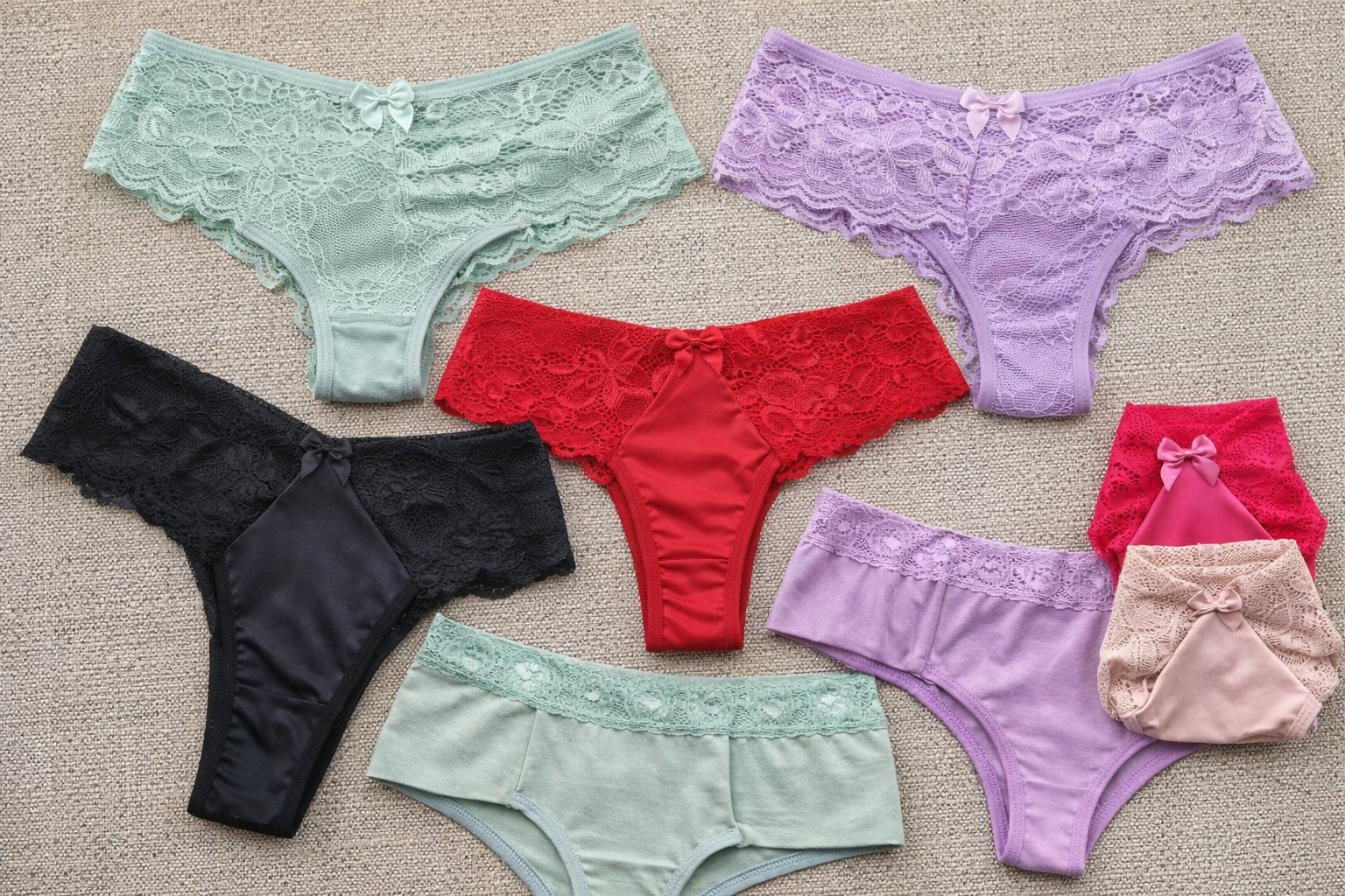 Kit com 10 Calcinhas de Lingerie Variadas – Queima de Estoque — Kits de Lingerie — SKU KIT-10-CAL. Cor: Cores sortidas pelo sistema. Tamanho: 10 P, 10 M, 10 G, 10 GG